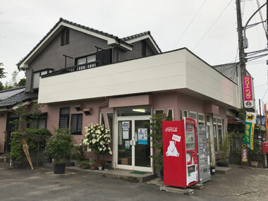 千葉県香取郡屋根外壁塗装｜看板の白を残した2トーン仕上げに
