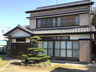 千葉県香取市 外壁塗装｜軒天の施工と同時に外壁も艶カラーで修復