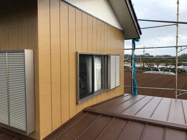 茨城県稲敷市 屋根雨漏り｜水はけが悪く雨漏りしていた屋根材を葺き替え修繕