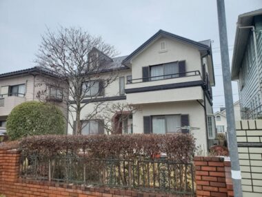 千葉県成田市外壁屋根塗装｜凹凸多い外壁は吹付で対応