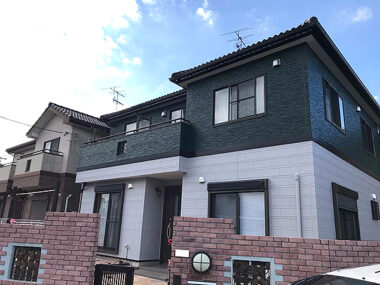 千葉県八街市外壁屋根塗装工事｜階の塗分け色を変更