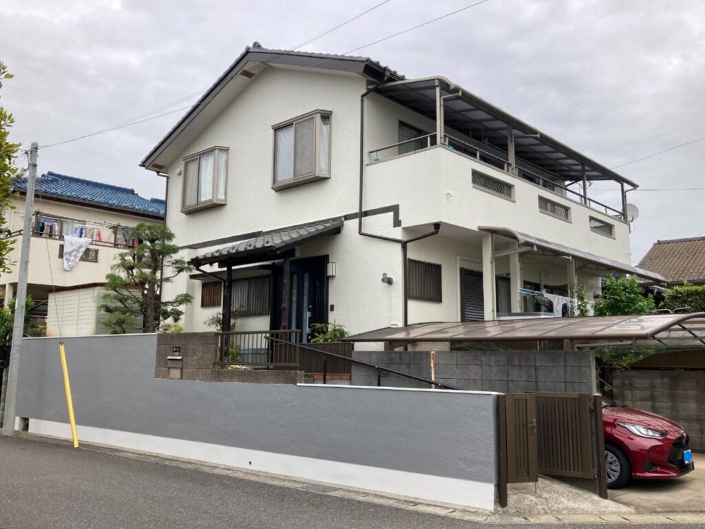 千葉県千葉市で外壁付帯部・外構塗装工事　玄関ドアもリフォームさせて頂きました！