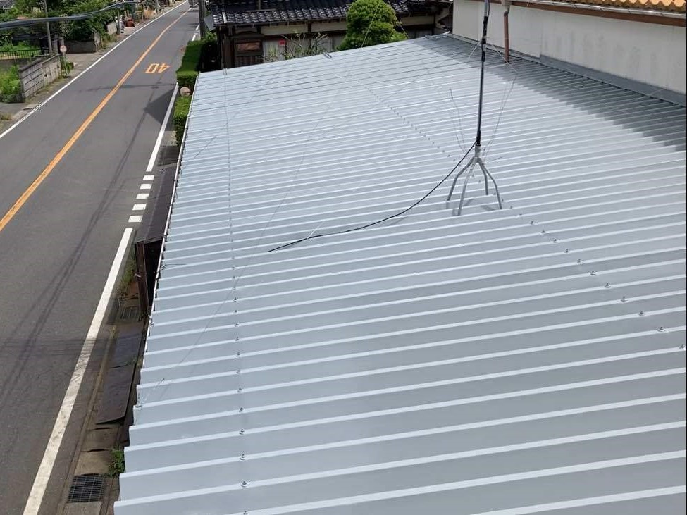 千葉県大網白里市で折板屋根塗装工事の施工事例です　