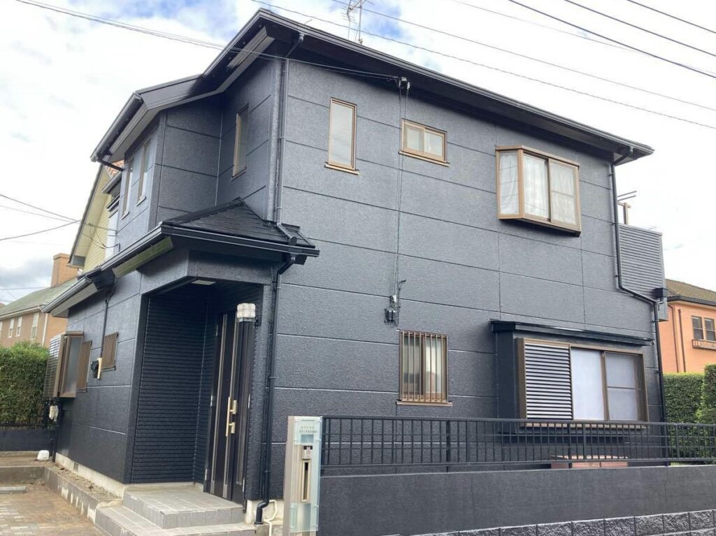 千葉県八街市のS様邸　外壁屋根と付帯部塗装、雨樋交換など板金工事の施工事例です