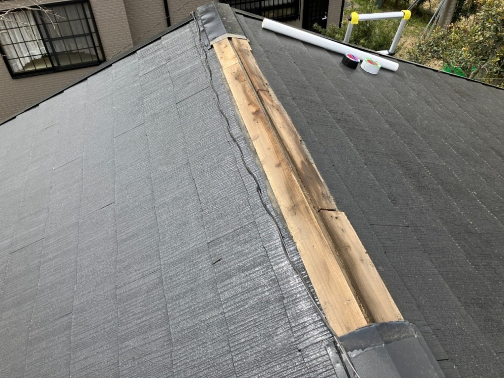 千葉県山武市Y様邸　スレート屋根の棟板金工事の施工事例です