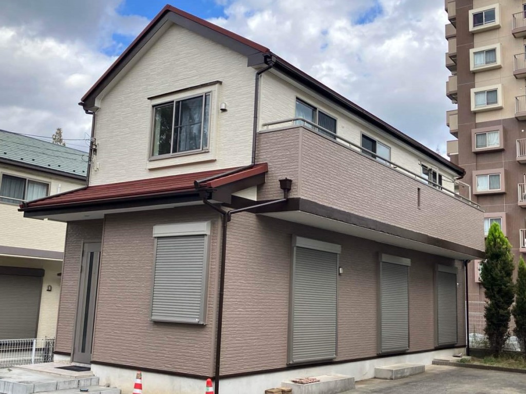千葉県千葉市のU様邸　　　　　　　　　　　　　　　外壁塗装と屋根カバー工事の施工事例です