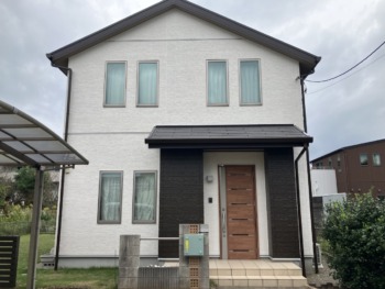 【初めての外壁屋根塗装】ツートーンカラーでより立体的に変身｜茨城県鹿嶋市