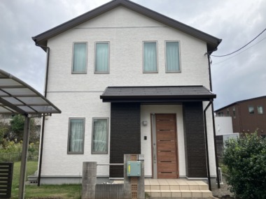 【初めての外壁屋根塗装】ツートーンカラーでより立体的に変身｜茨城県鹿嶋市