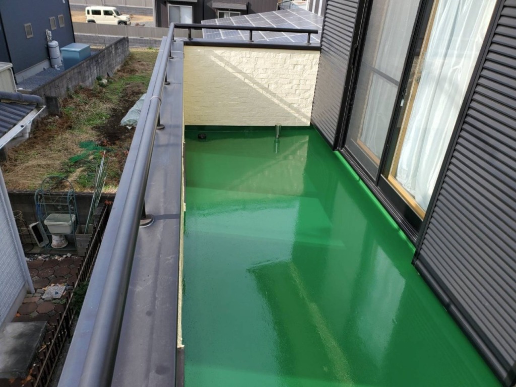 外壁塗装と一緒に防水工事！！