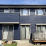 コケ対策から生まれた、上質な紺色の住まい｜茨城県鹿嶋市 外壁塗装リフォーム