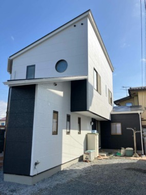 スタイリッシュな外装が印象に残る｜茨城県水戸市外壁塗装リフォーム