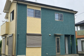 優しさと個性を両立した、グリーン×イエローの外観｜千葉県八街市 外壁・屋根塗装リフォーム