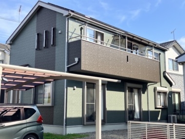 太陽光パネルがある屋根でも安心！｜茨城県稲敷郡外壁塗装・屋根塗装・玄関ドアリフォーム