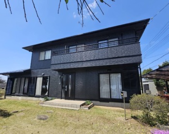 洗練された黒がスタイリッシュな佇まい｜茨城県小美玉市外壁塗装