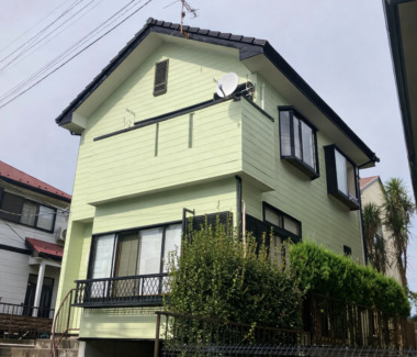 街並みにやさしくなじむ、明るいグリーンの住まい｜茨城県守谷市 外壁・屋根塗装・その他リフォーム