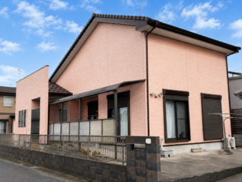 劣化の不安を「安心」と「美しさ」に。ピンクで魅せる外観デザイン｜千葉県茂原市外壁塗装リフォーム
