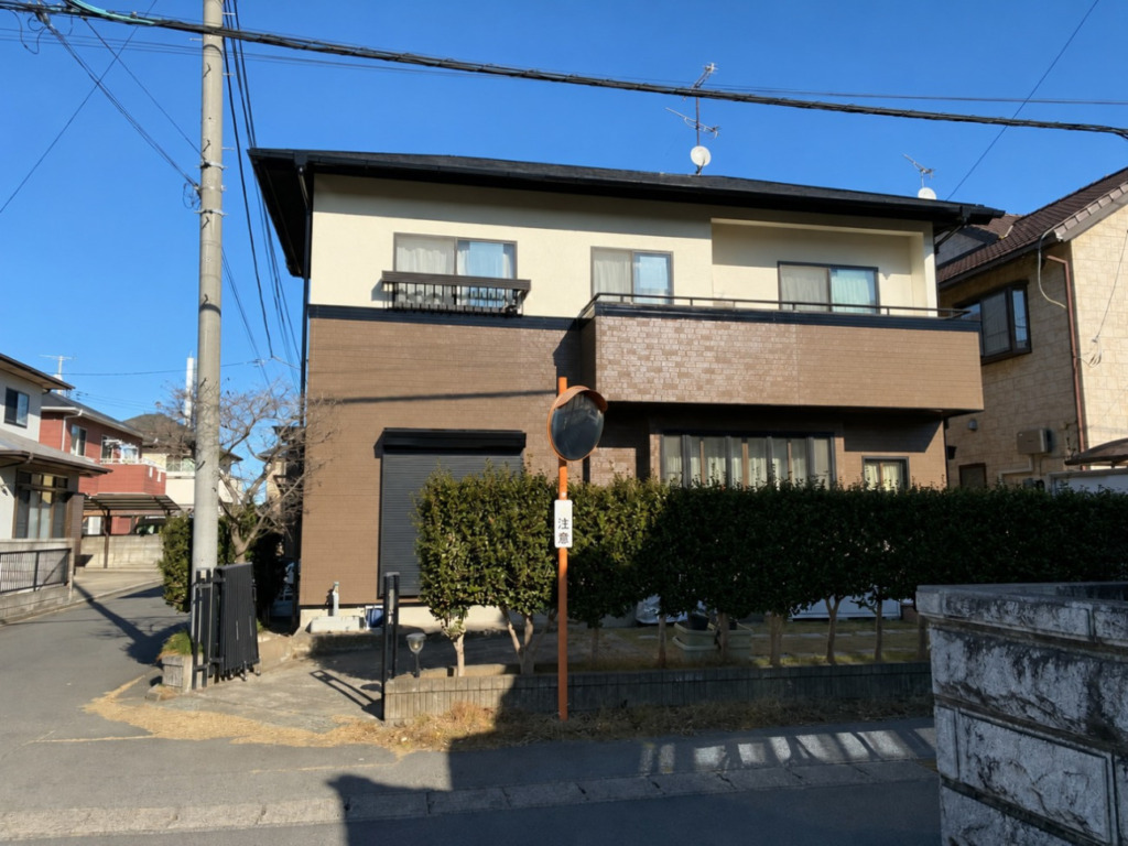 外壁・屋根塗装ツートンカラーの施工事例のご紹介です