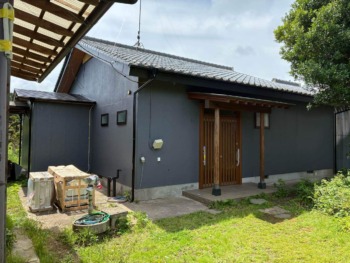 色使いと素材選びでシック＆モダンにガラット変化｜茨城県水戸市外壁塗装リフォーム