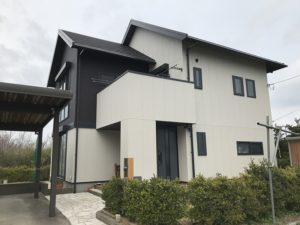 ツートンカラーの外壁