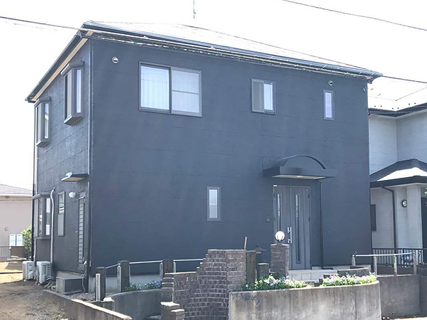 茨城県龍ヶ崎市 外壁塗装|既存の暖色系からシックな色合いの外壁に変更