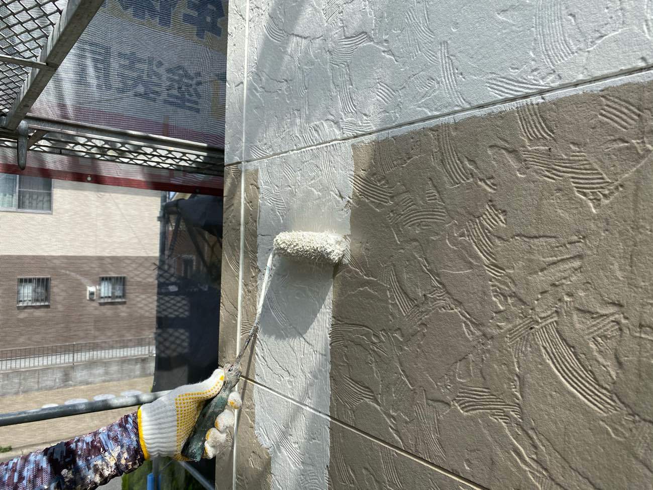 外壁のローラー塗装