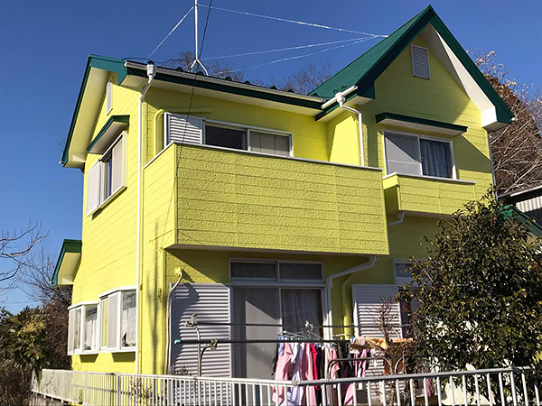 茨城県牛久市外壁屋根塗装工事|塗装を機に明るいイエローの外観に