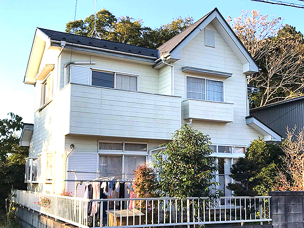 茨城県牛久市外壁屋根塗装工事|塗装を機に明るいイエローの外観に