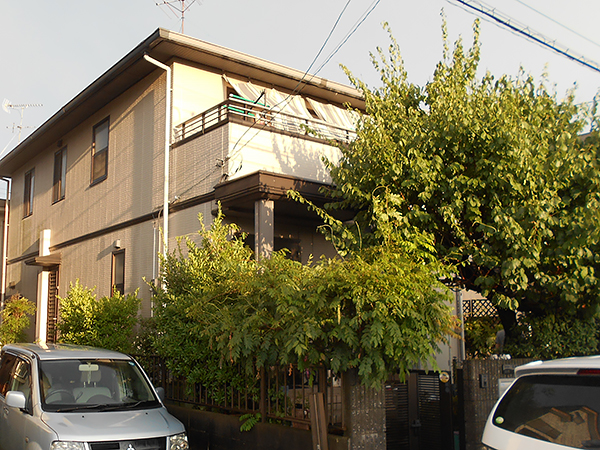 茨城県牛久市外壁屋根塗装工事|色分けしたバルコニーがアクセントに