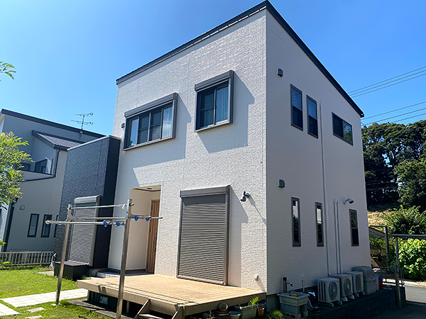 茨城県潮来市外壁屋根塗装工事|北側面を明るくしてイメージ一新