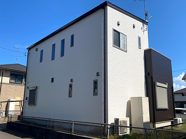 茨城県潮来市外壁屋根塗装工事|北側面を明るくしてイメージ一新
