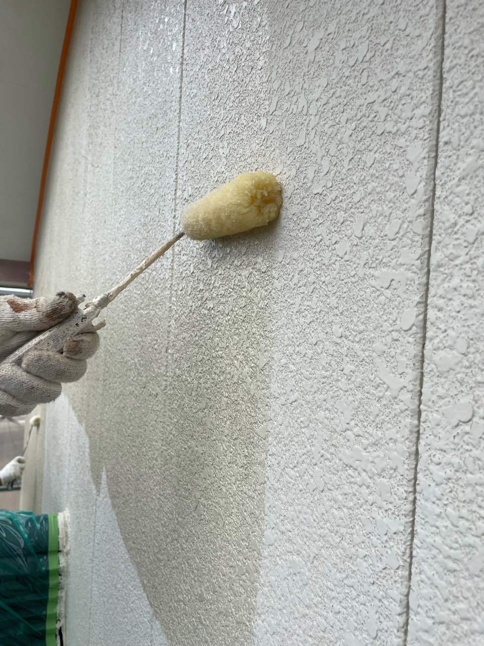 外壁塗装で使われるローラーとは？塗装方法や種類をご紹介 | 塗装屋ぬりべえ