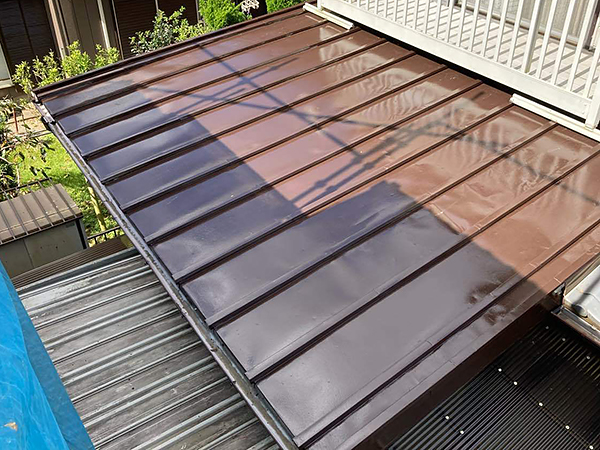千葉県東金市屋根塗装｜元の色に近い色で板金屋根を塗装