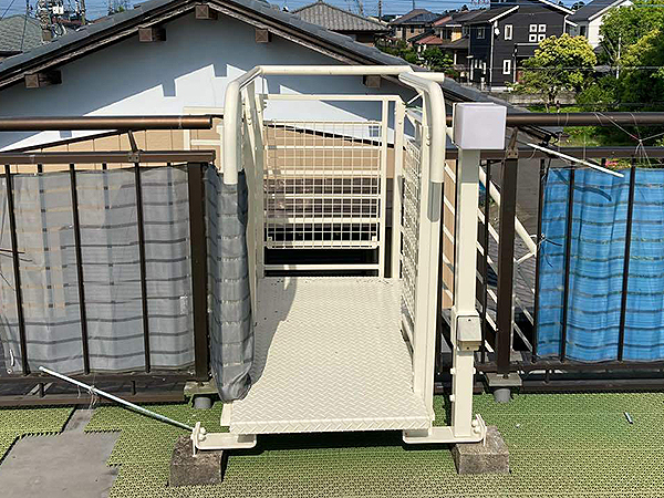千葉県佐倉市外壁塗装｜屋上への鉄骨階段も塗装