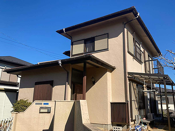 千葉県佐倉市外壁屋根塗装｜門塀の赤がアクセントに